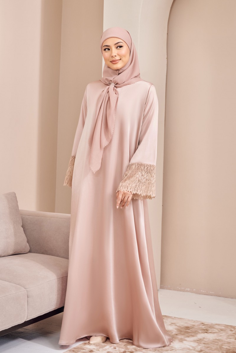 AELIN Dress in Soft Pink