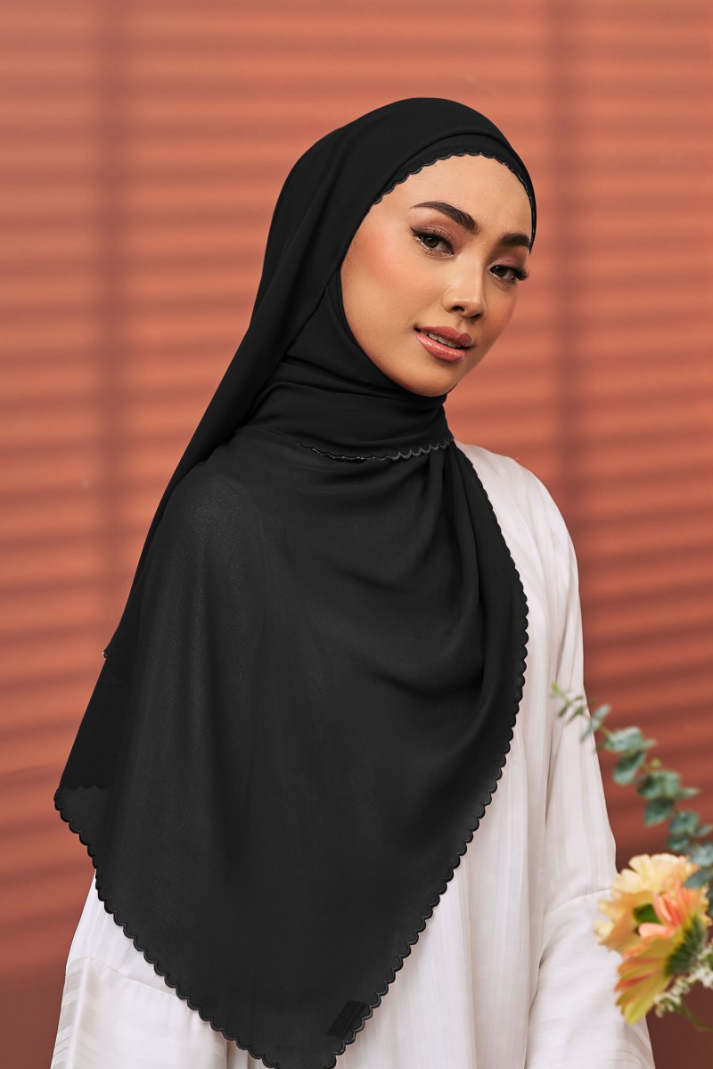 (AS-IS) TIARA Sulam Shawl in Black