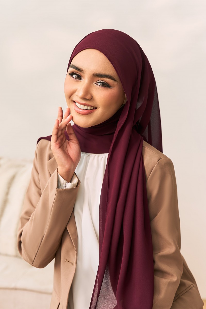 SHAMA Magnetic Long Shawl in Burgundy