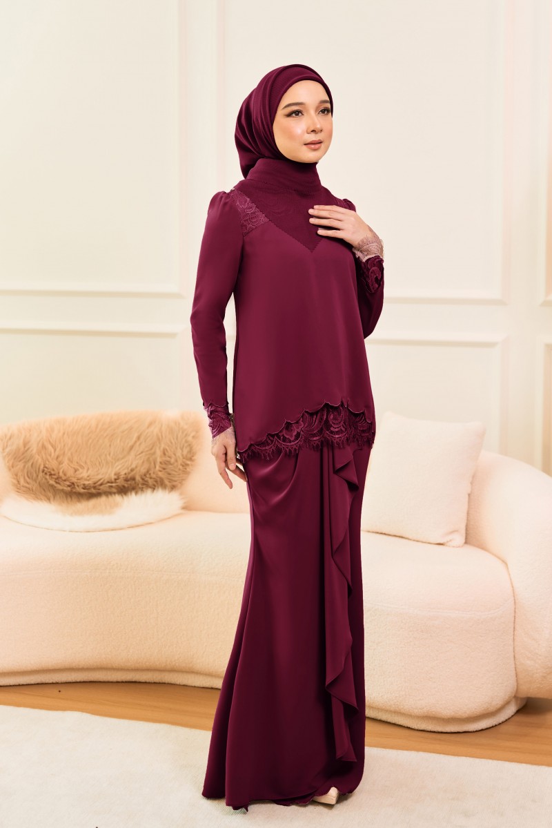 EIDRA Kurung in Burgundy