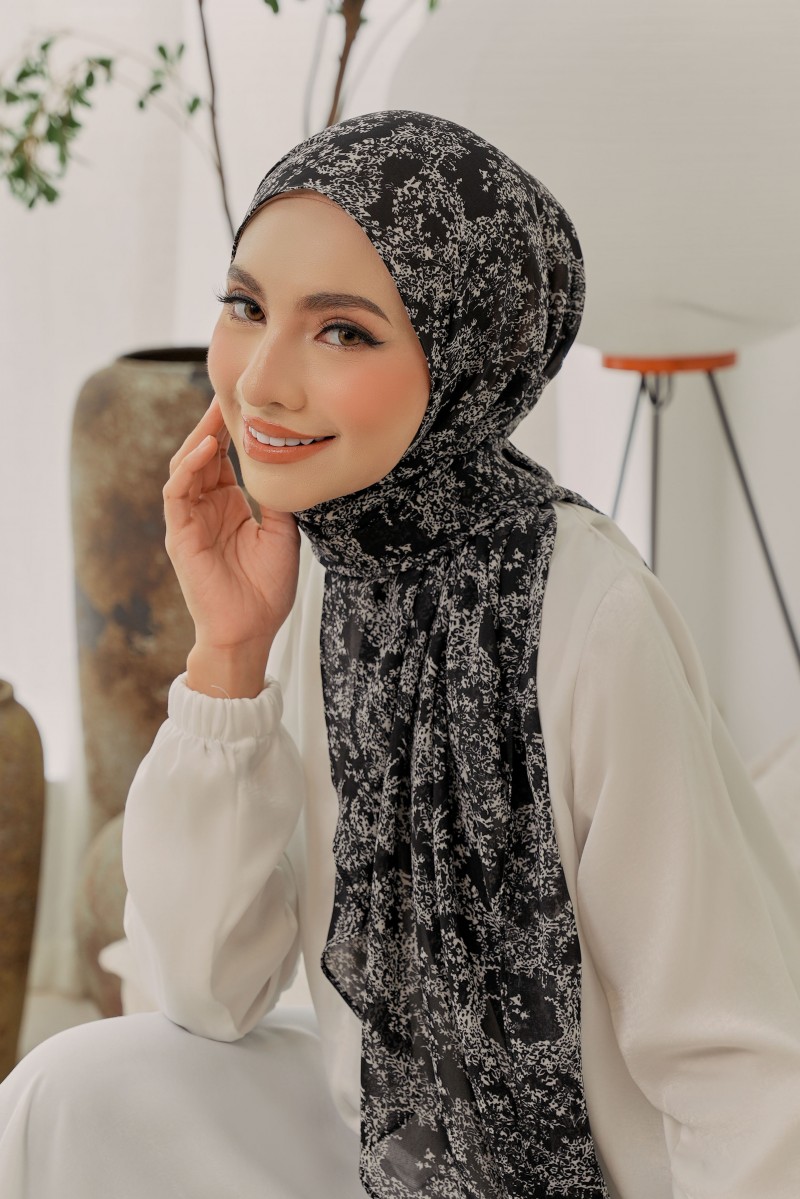 ADRA Shawl in Delaila