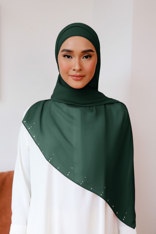 VIDA Diamante Long Shawl in Emerald