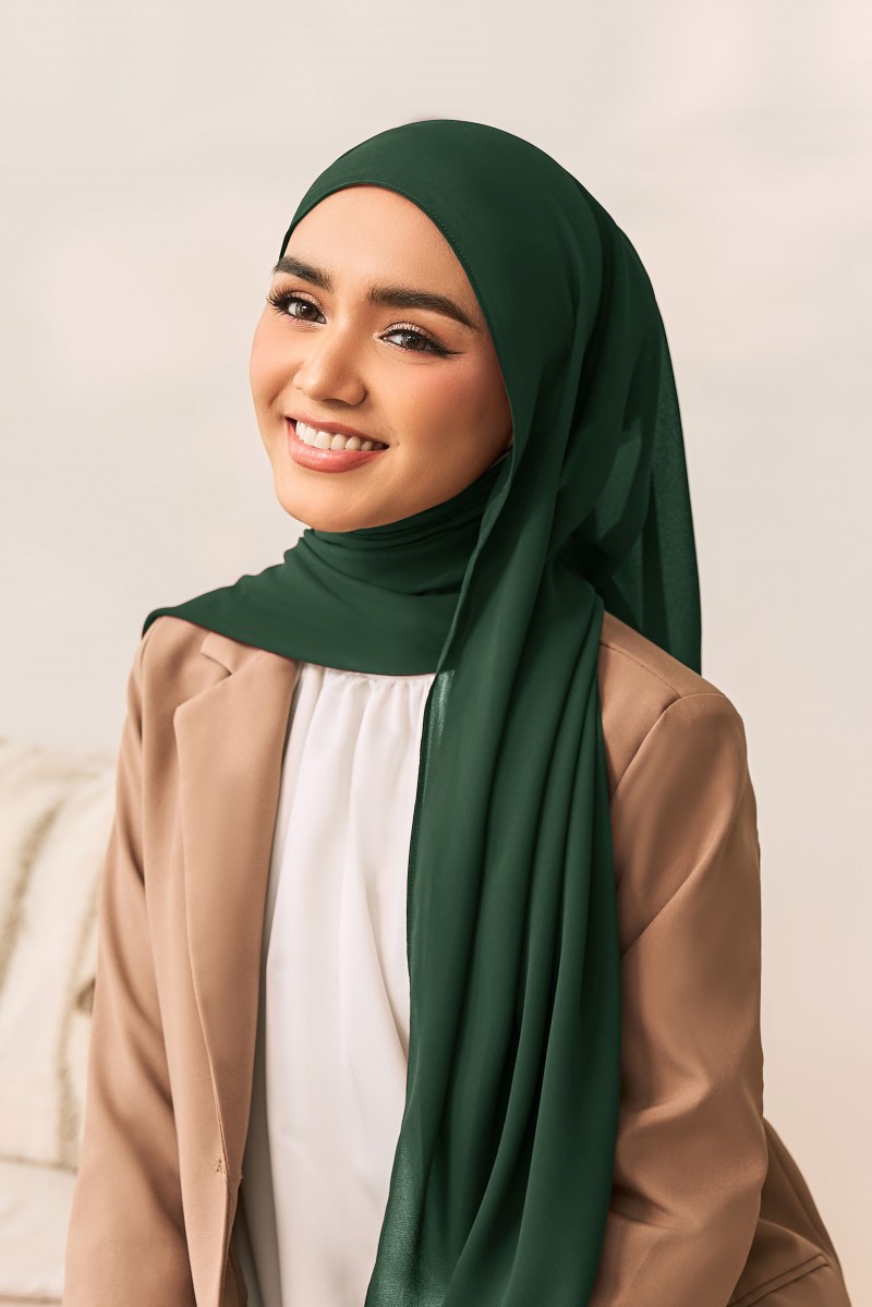 SHAMA Magnetic Long Shawl in Emerald Green