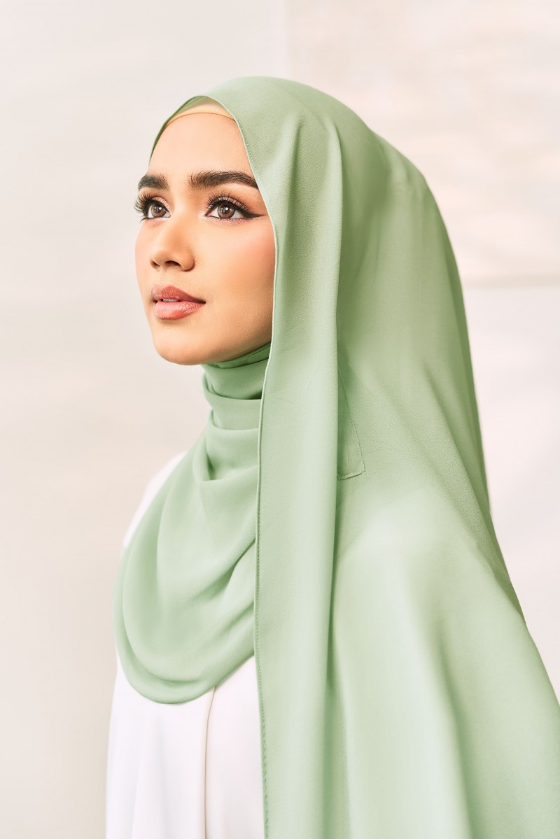 SHAMA Magnetic Long Shawl in Green