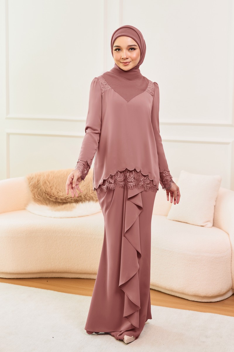 EIDRA Kurung in Guava Pink