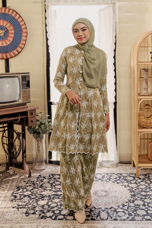 LEMUNI Kurung in Golden Olive