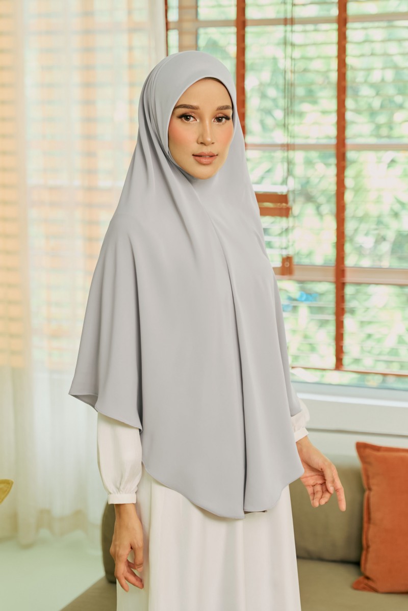 AMRA Khimar in Light Grey