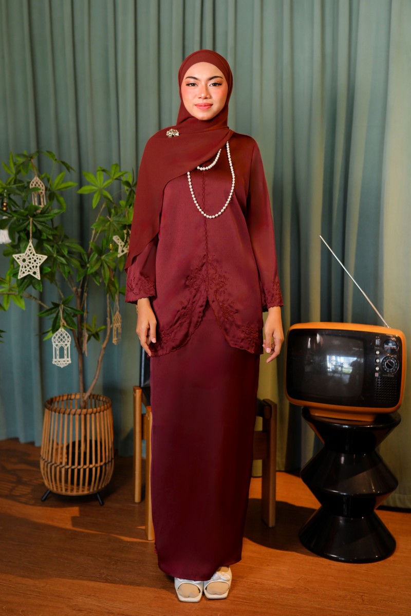 MEKAR Kurung in Rustic Red