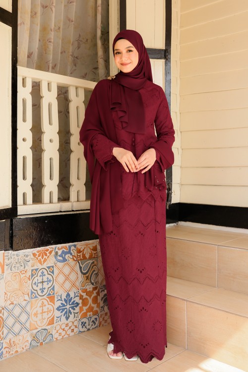 NUANSA Kurung 2.0 in Maroon