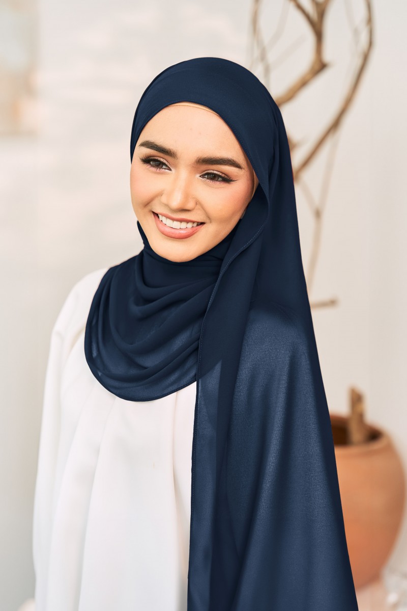 SHAMA Magnetic Long Shawl in Navy Blue