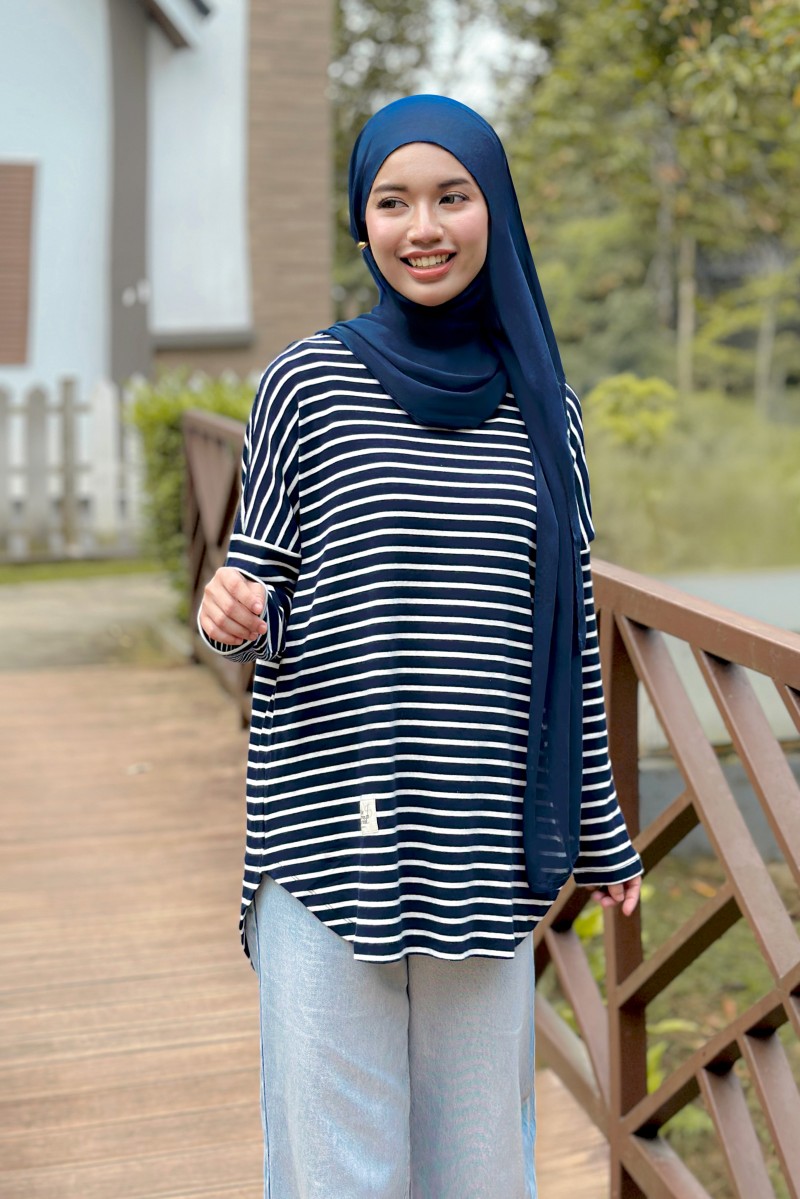 MARIBEL Comfy Blouse in Navy Blue