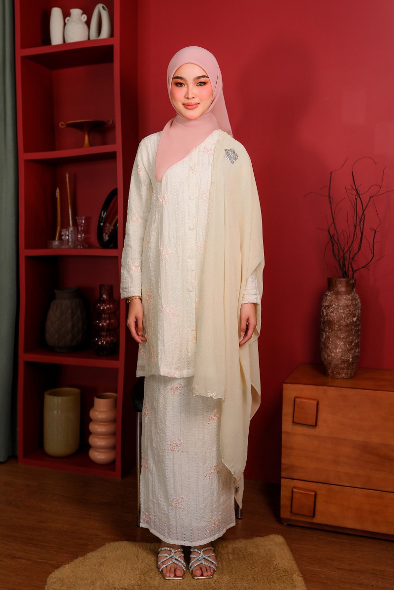 Bunga Kurung in Off White