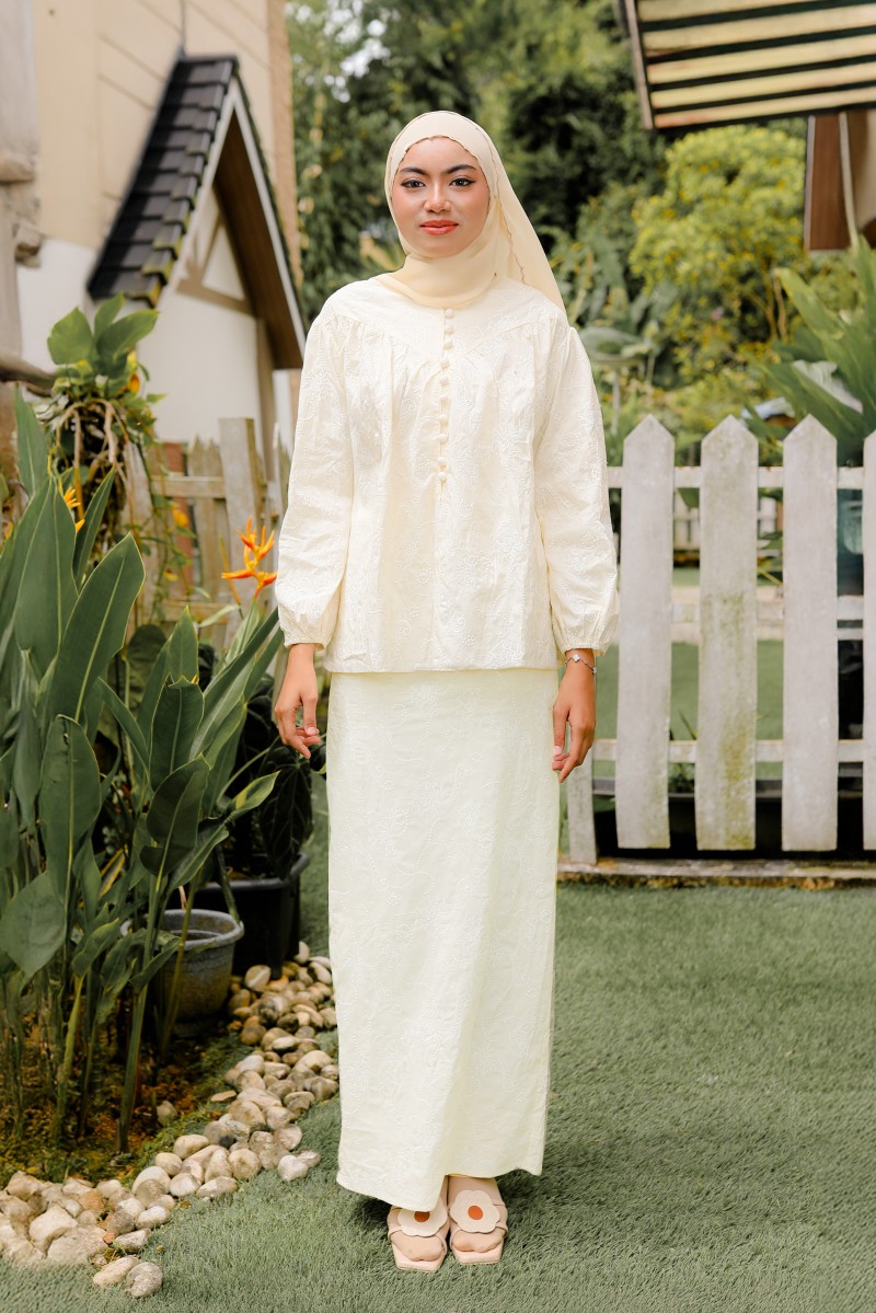 AKASIA Kurung in Off White