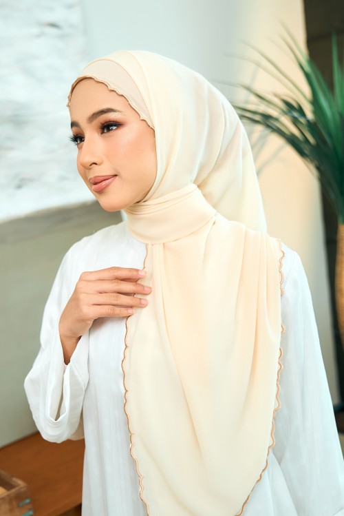 Erika Sulam Shawl in Pale Yellow