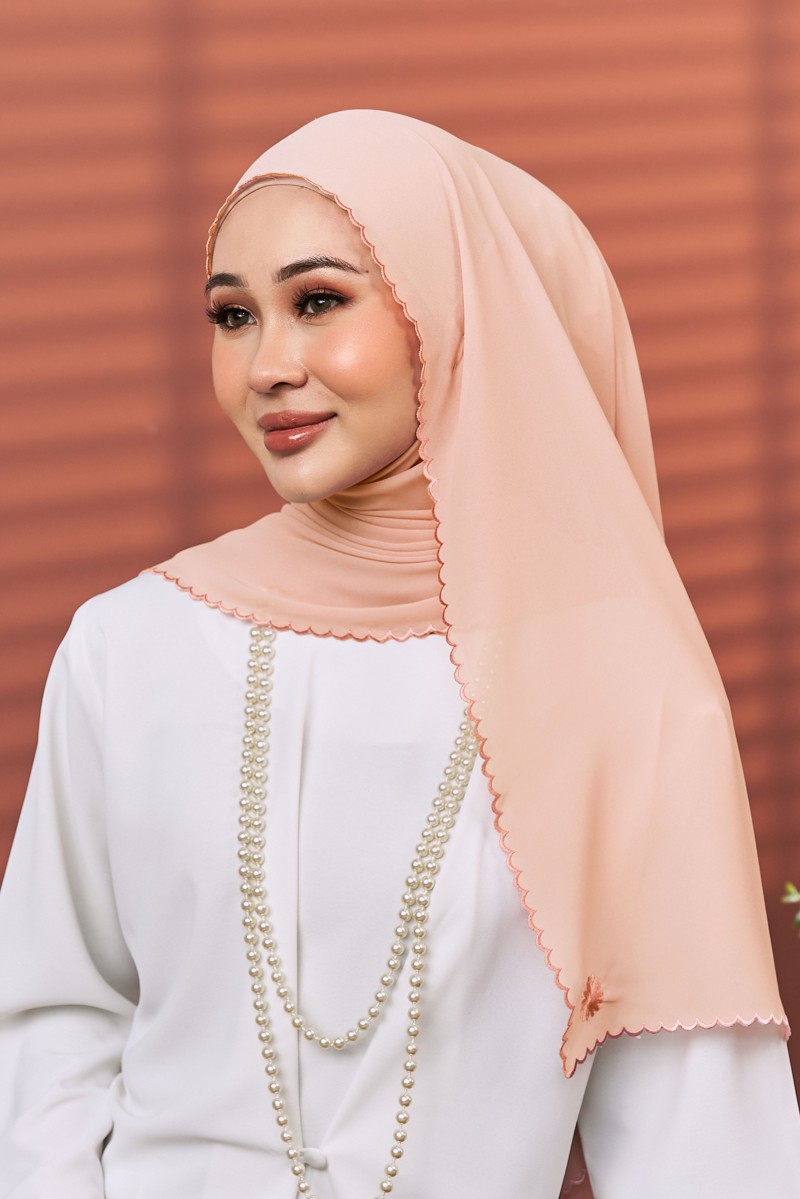 (AS-IS) TIARA Sulam Shawl in Peach