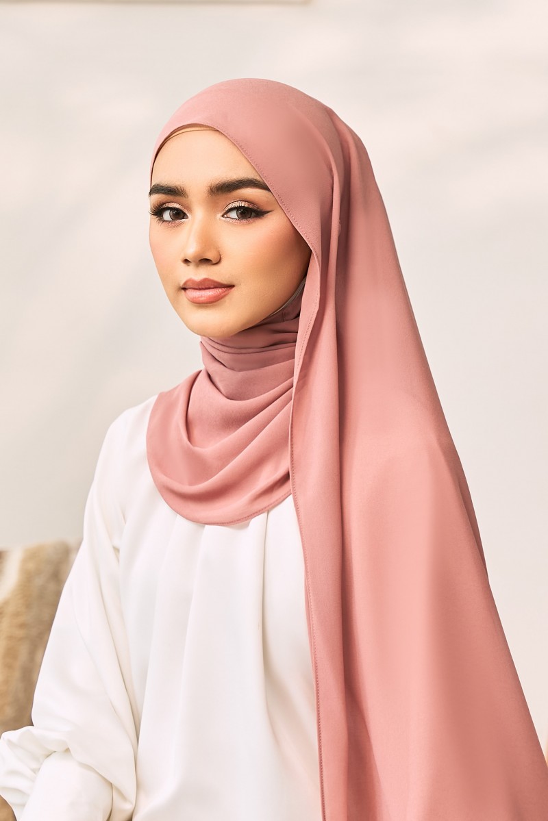 SHAMA Magnetic Long Shawl in Pink Guava