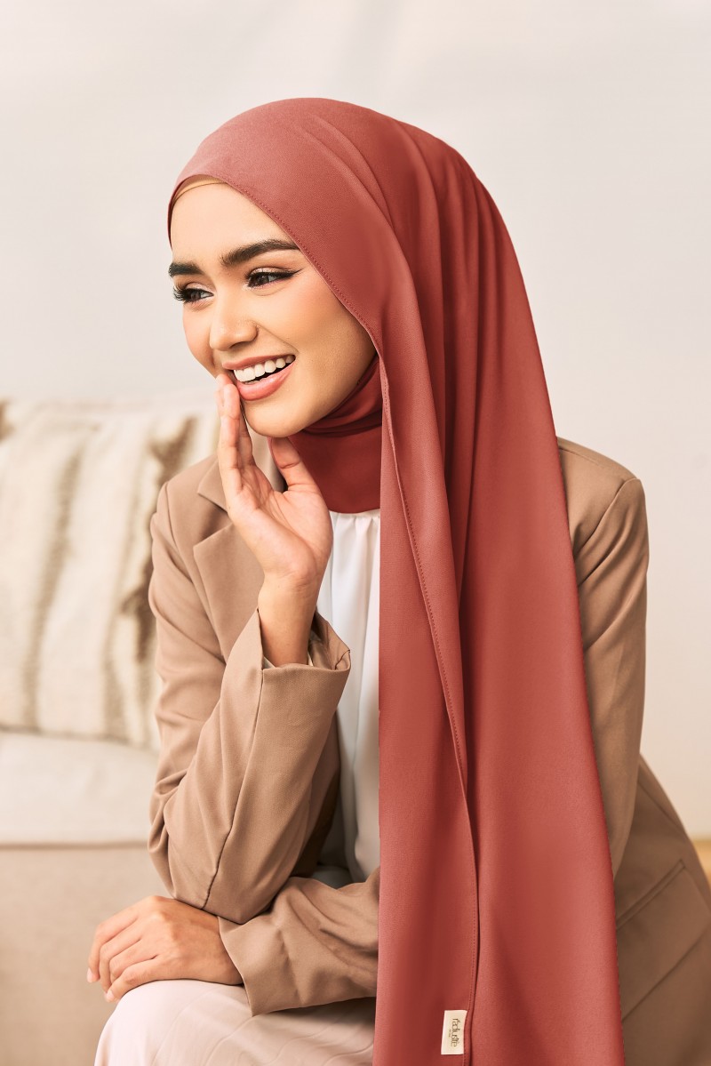 SHAMA Magnetic Long Shawl in Ruby Red