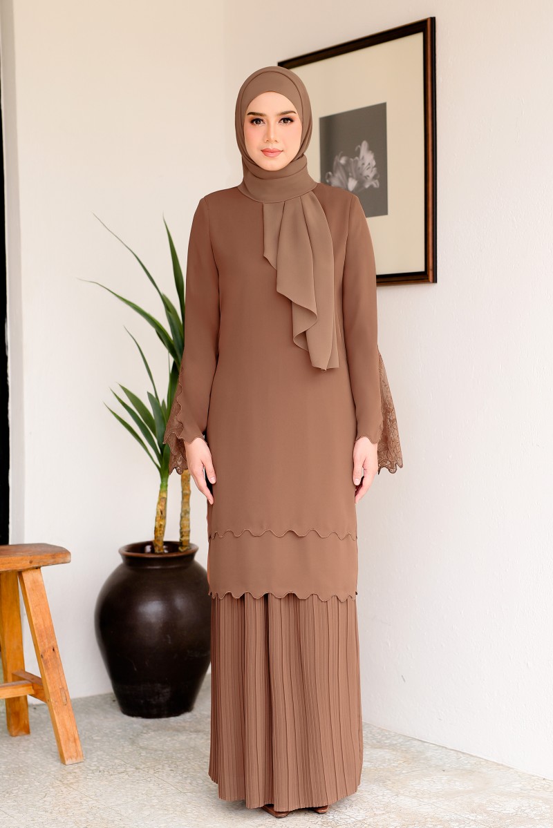 MERANTI Kurung in Rich Brown