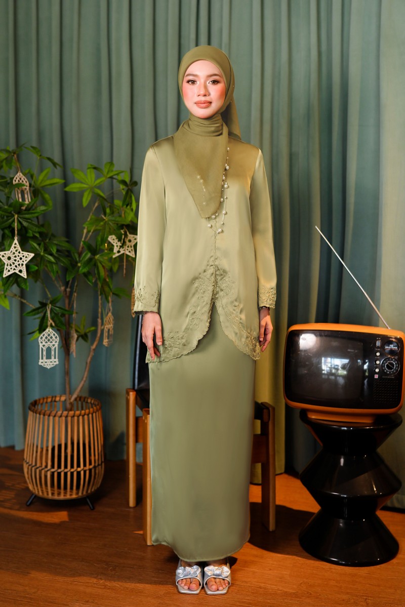 MEKAR Kurung in Sage Green