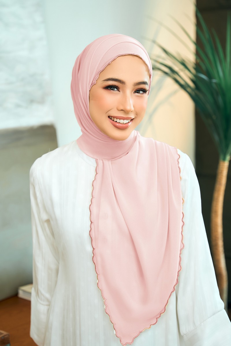 Erika Sulam Shawl in Soft Pink