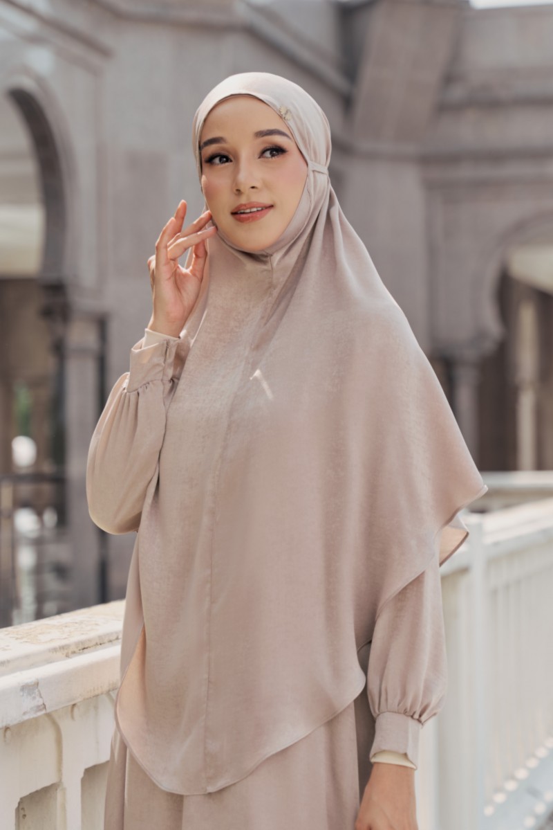 ZARIA Khimar in Stone