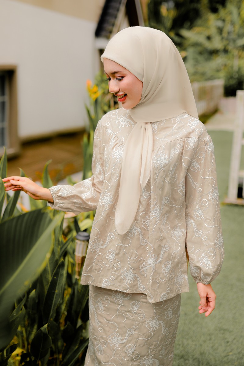 AKASIA Kurung in Sand