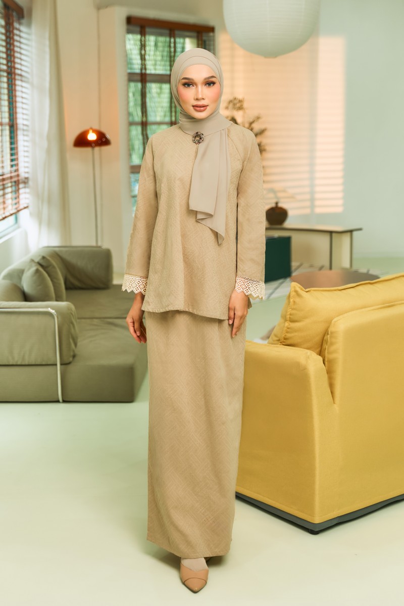 PANDAN Kurung in Sand Brown