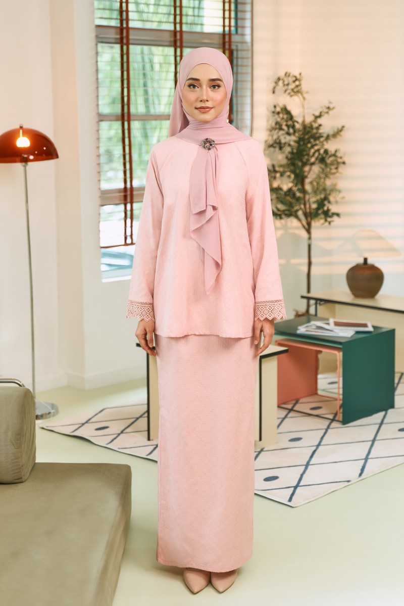 PANDAN Kurung in in Soft Pink