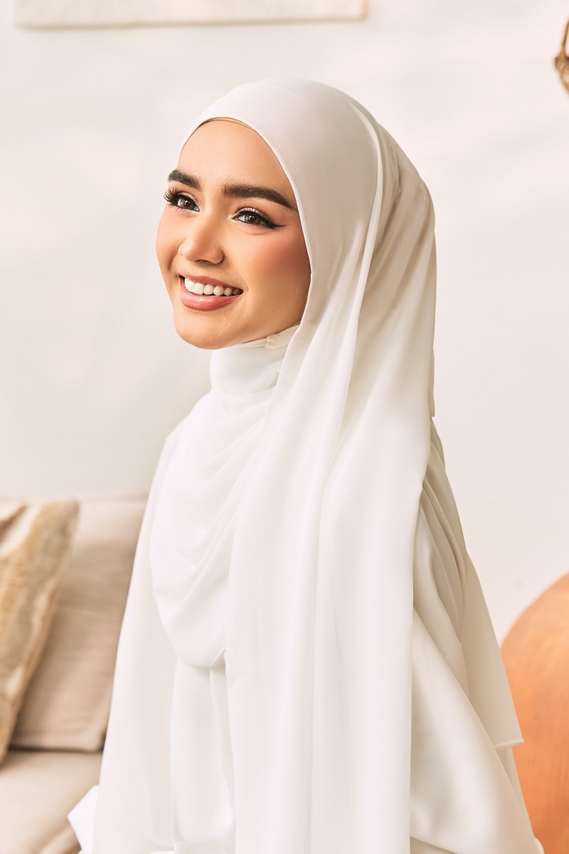 SHAMA Magnetic Long Shawl in White