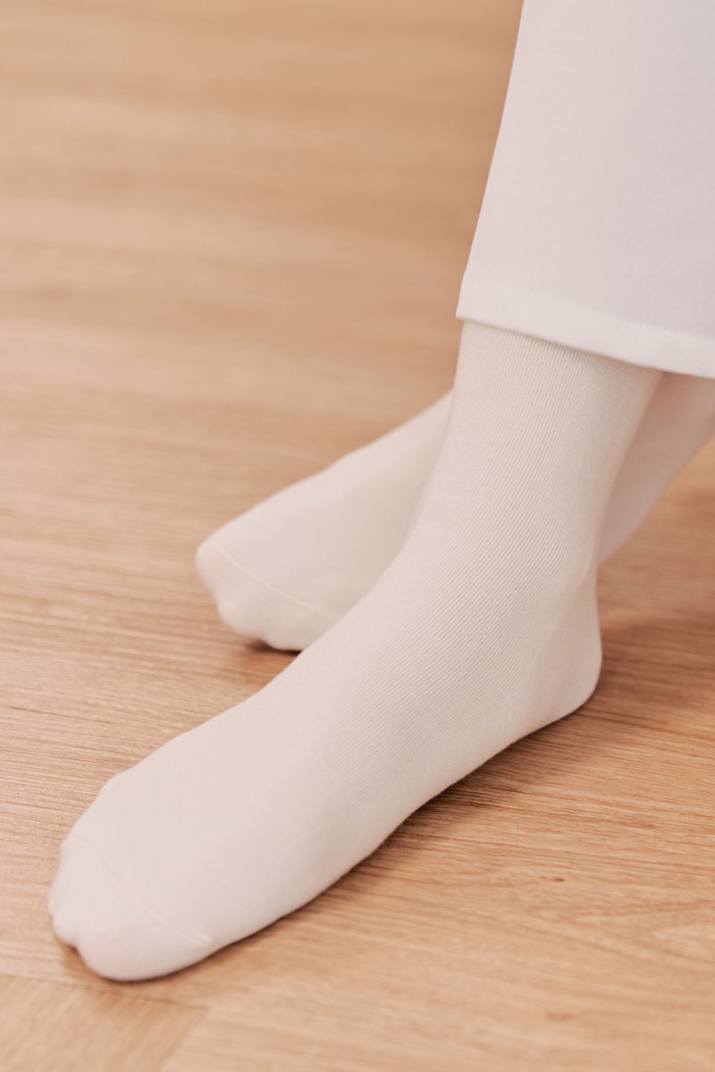 KIRA Bamboo Socks in White