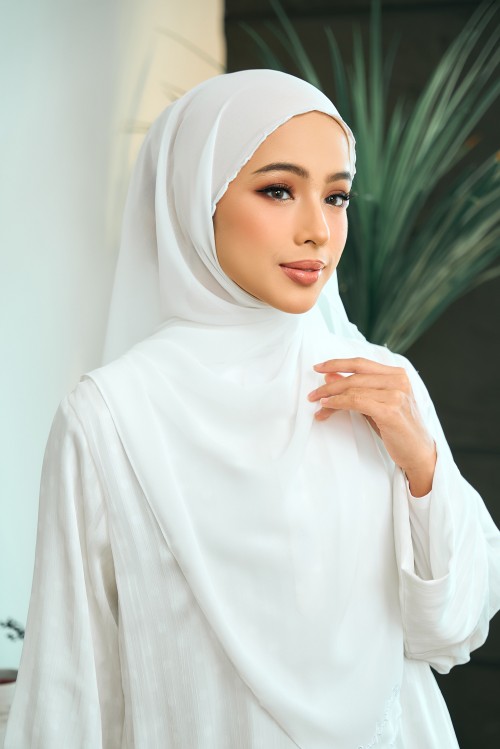 Erika Sulam Shawl in White