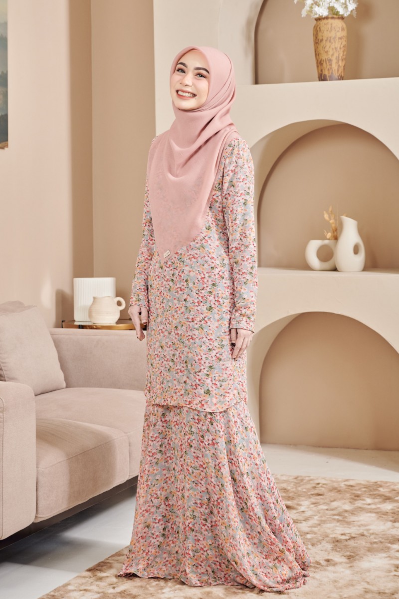 (AS-IS) Aura Kurung in Betty