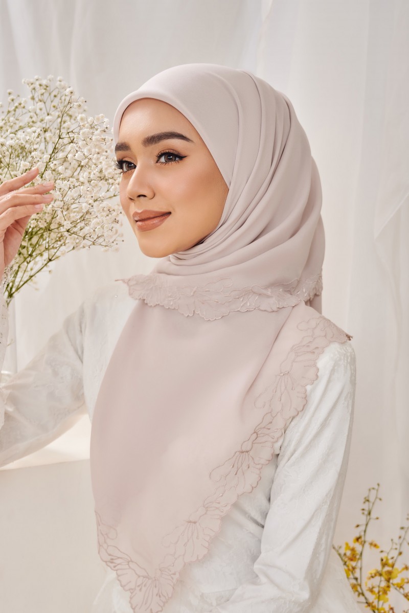 (AS-IS) SARI Sulam Bawal in Blush