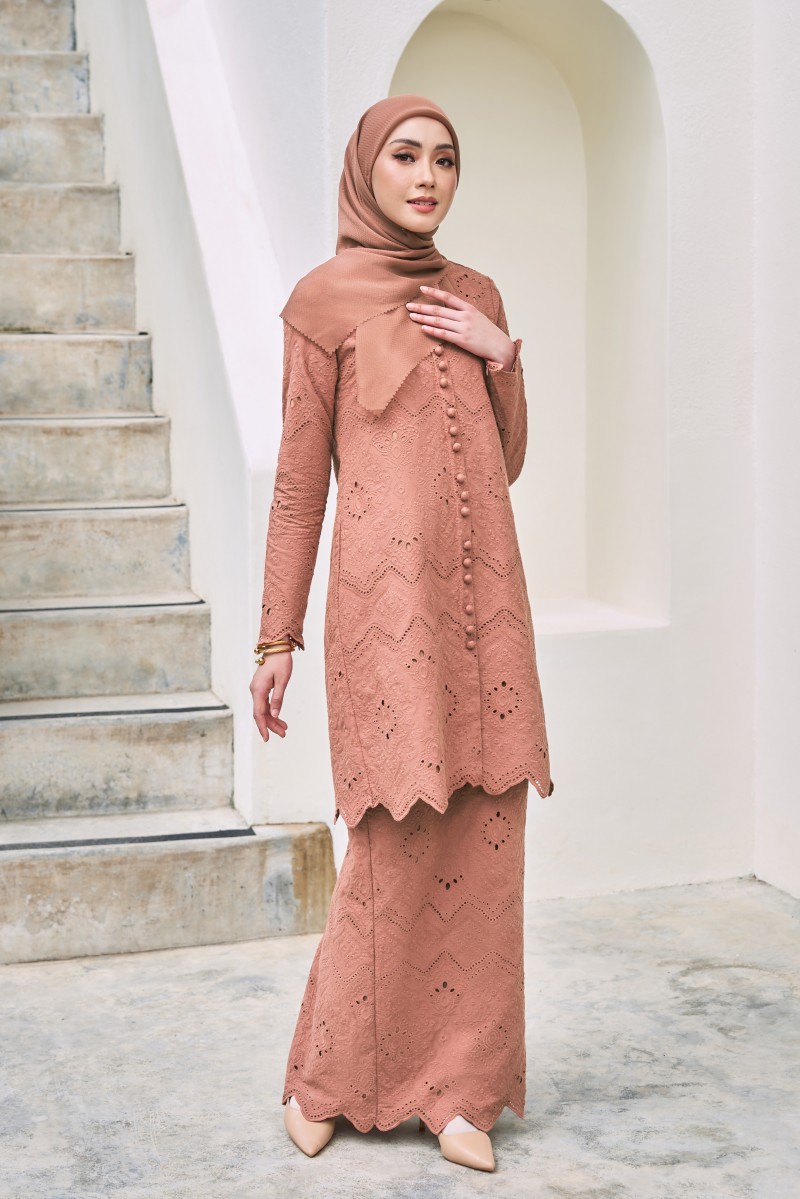 NUANSA Kurung in Brick Orange