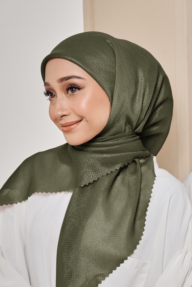 LUNA Bawal Kayr in Dark Olive