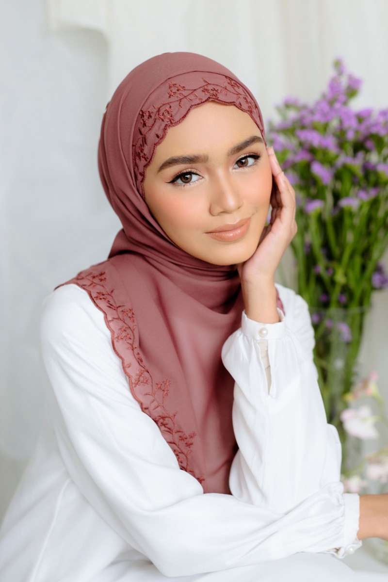 (AS-IS) Salma Bawal Sulam in Dusty Red