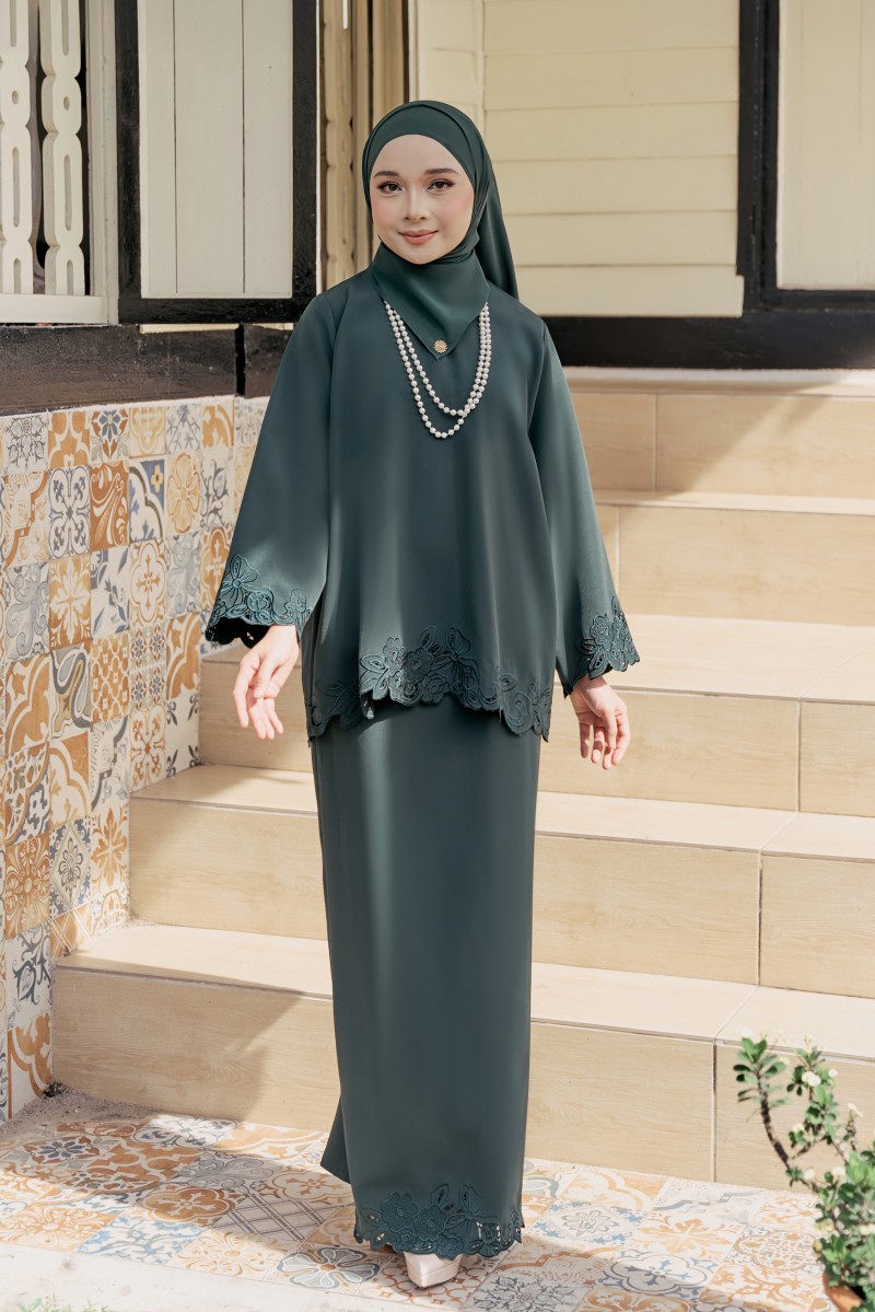 KARI Kurung in Emerald Green