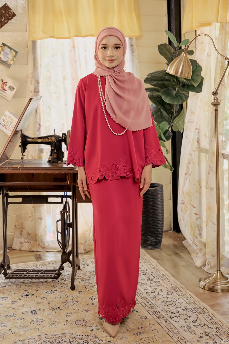 KARI Kurung in Fuchsia Pink