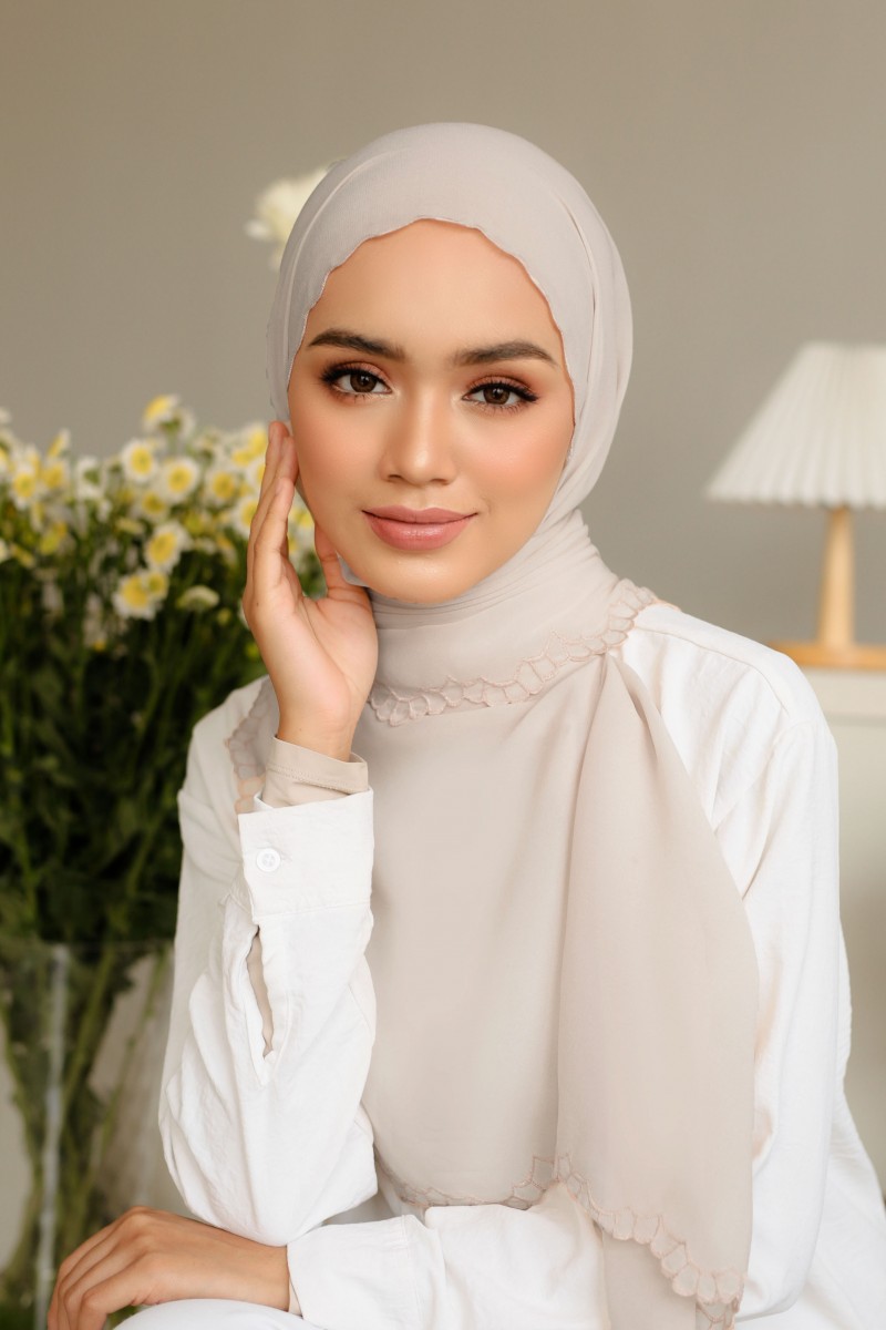 (AS-IS) Abir Sulam Long Shawl in Porcelain