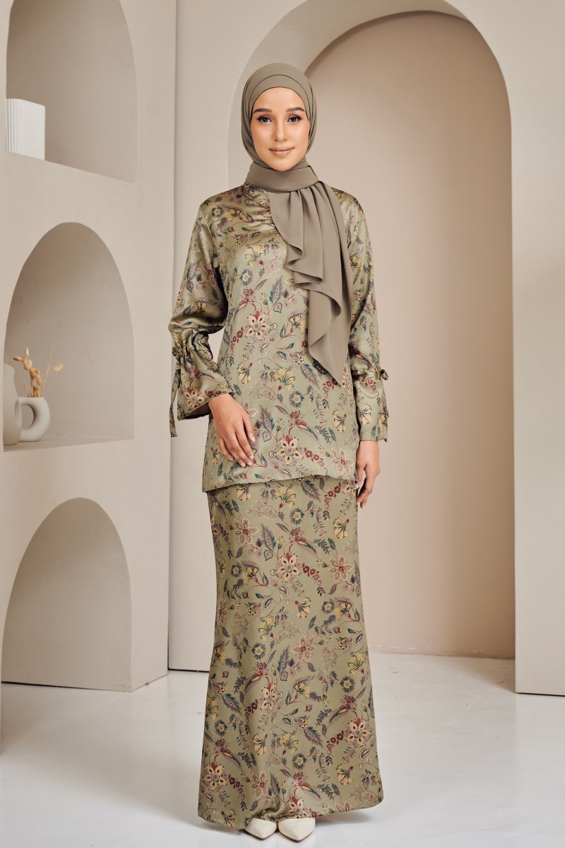 Tinta Kurung in Rusty Forest