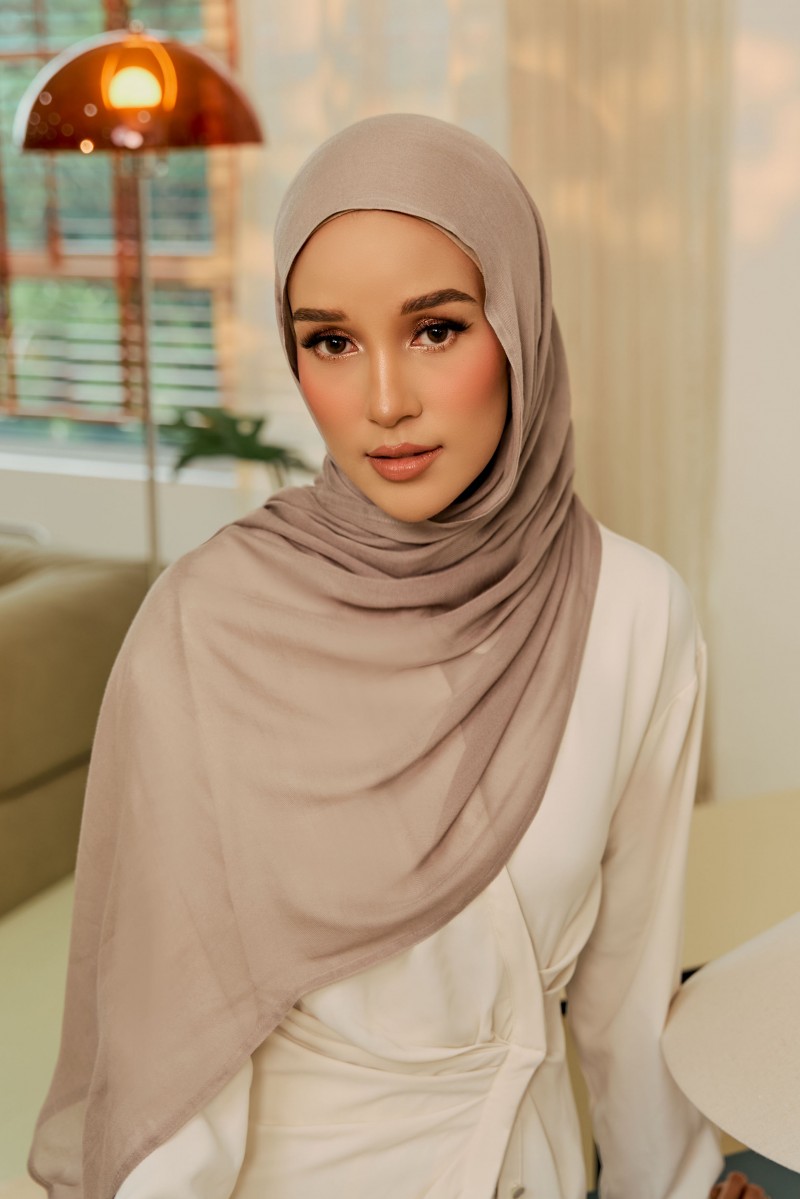 AMILA Long Shawl in Smokey