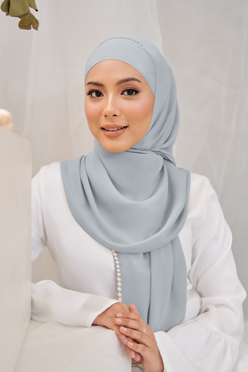 (AS-IS) ALUN Long Shawl in Soft Blue