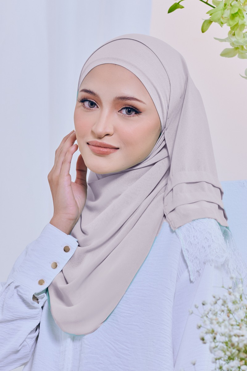 DINDA in Soft Grey