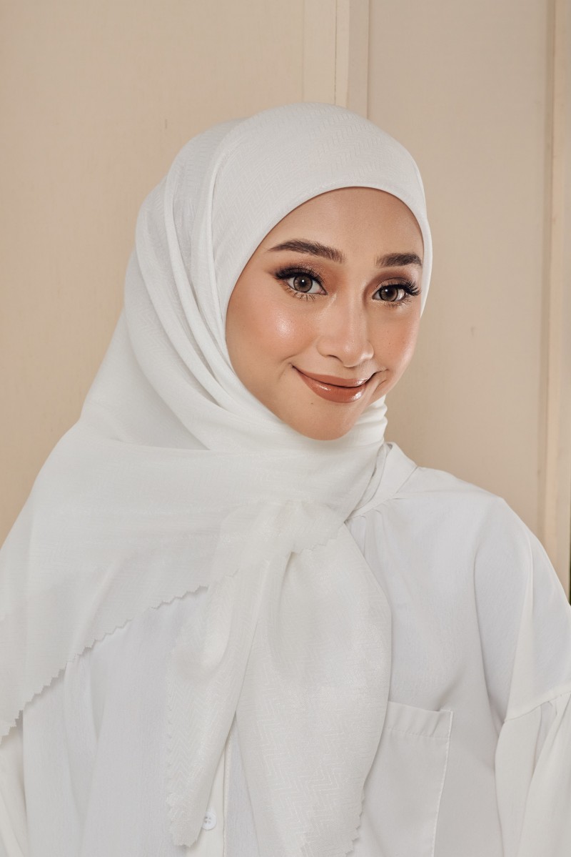 (AS-IS) Kayr Luna Bawal in White