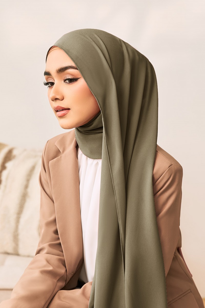 Shama Shawl Magnet in Dark Olive