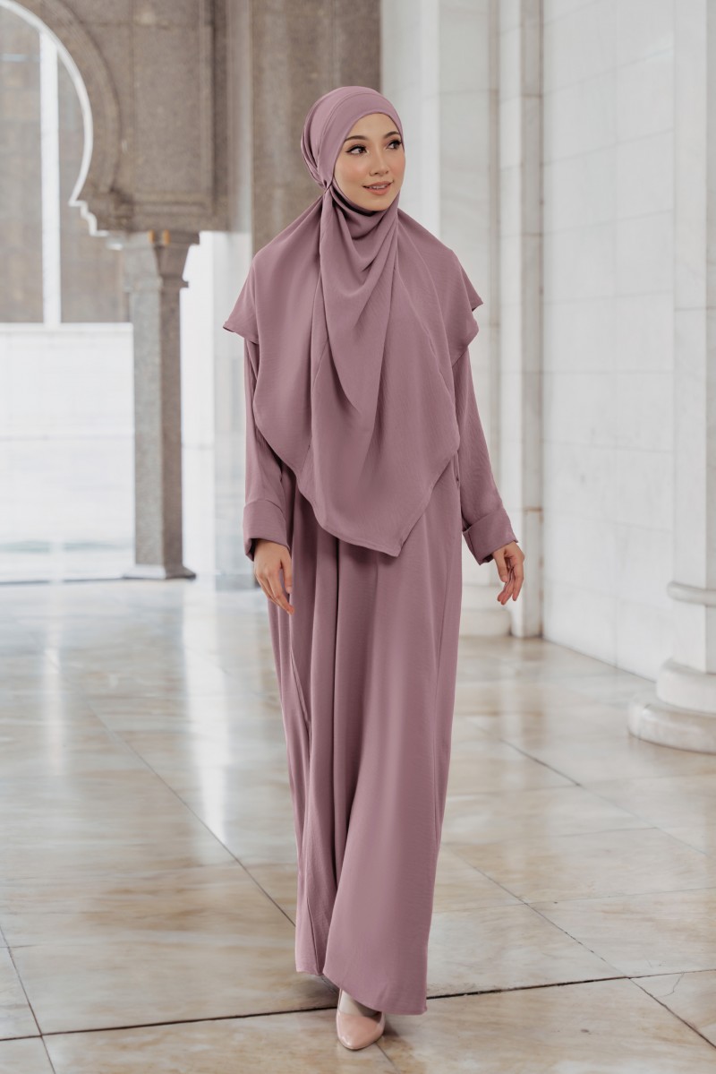 Belva Kaftan in Berry