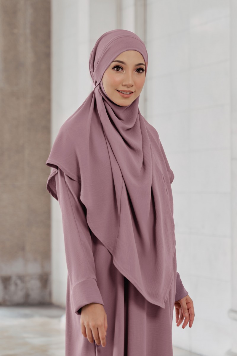 NEEMA Khimar in Berry