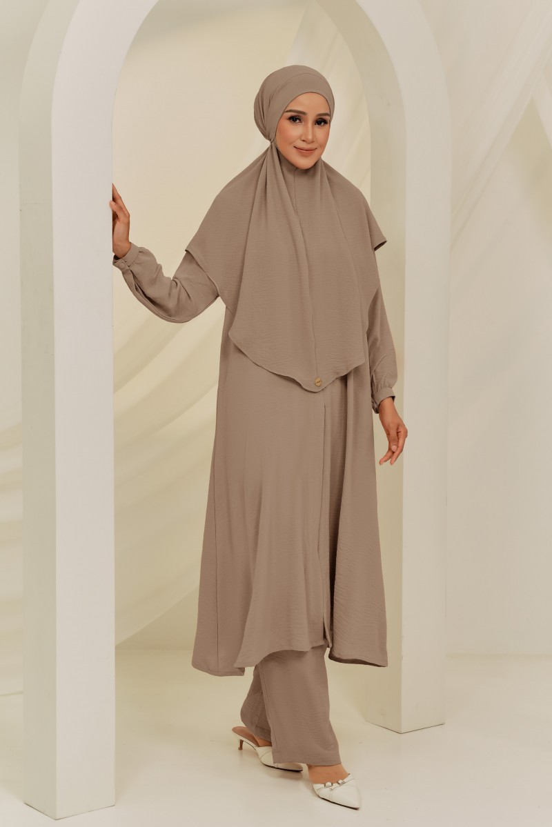 LANA Set in Brown with Khimar